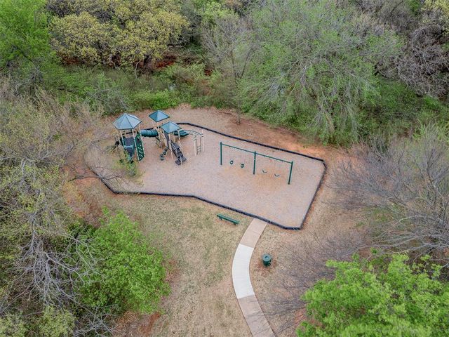 2333 Bretton Lane, Edmond, OK 73012