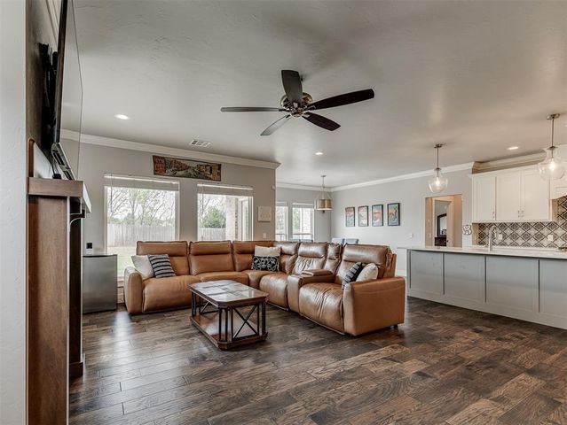 2333 Bretton Lane, Edmond, OK 73012