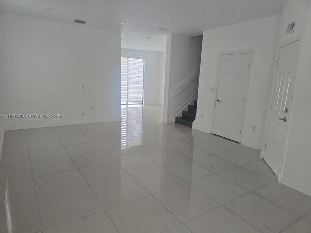 3399 W 90th Ter 0, Hialeah, FL 33018
