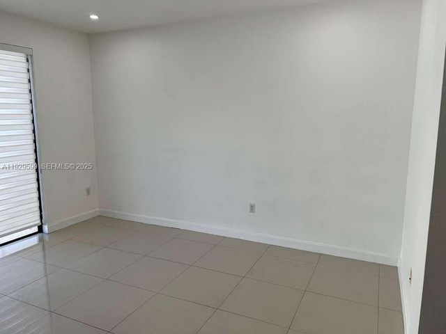 3399 W 90th Ter 0, Hialeah, FL 33018