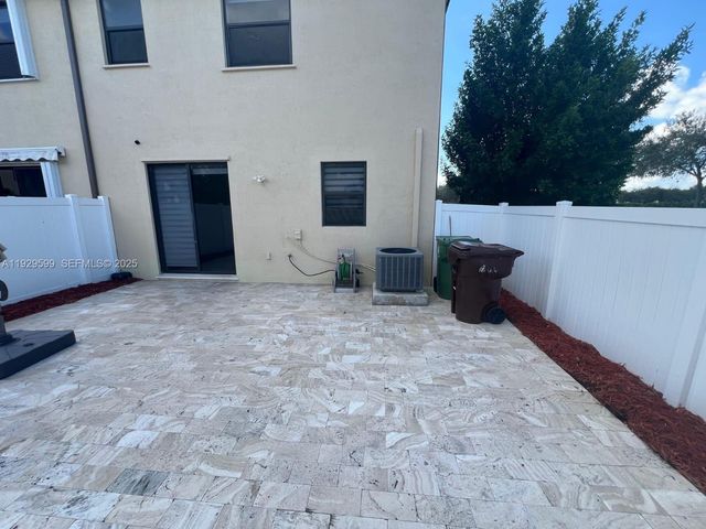 3399 W 90th Ter 0, Hialeah, FL 33018