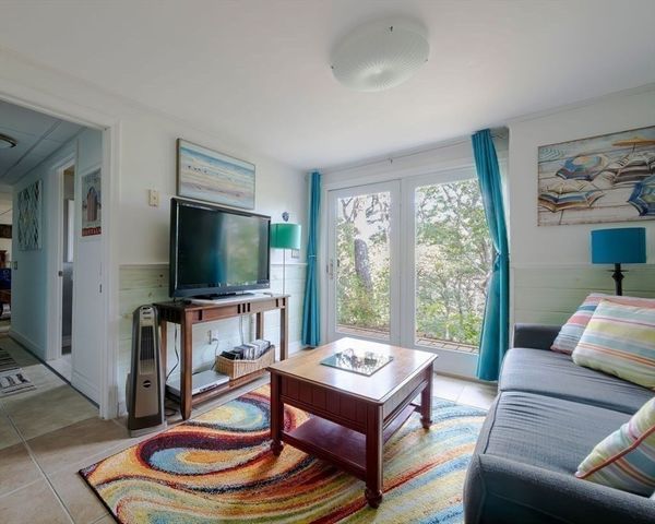 9 Kinnikinnick Road, Truro, MA 02666