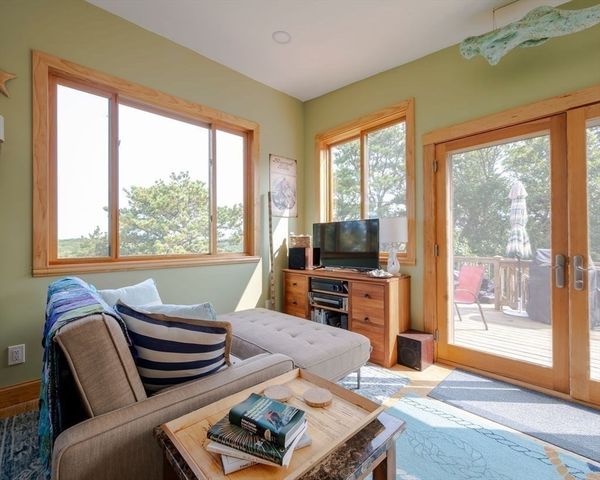 9 Kinnikinnick Road, Truro, MA 02666