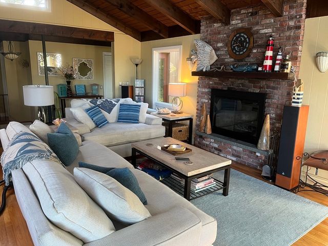 9 Kinnikinnick Road, Truro, MA 02666