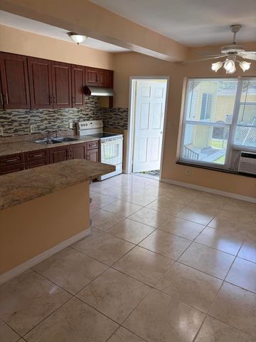 638 NE 138th Street, North Miami, FL 33161