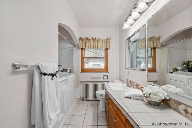 114 W 5TH AVE, Cheyenne, WY 82001