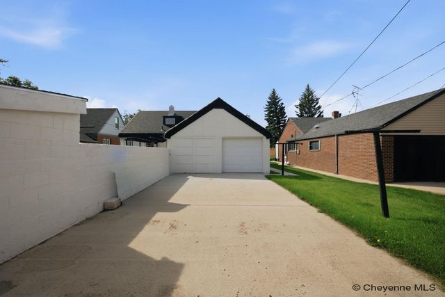 114 W 5TH AVE, Cheyenne, WY 82001
