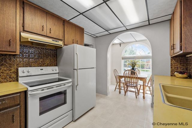 114 W 5TH AVE, Cheyenne, WY 82001