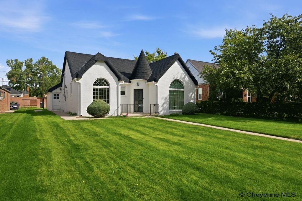 114 W 5TH AVE, Cheyenne, WY 82001