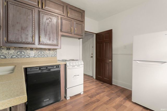 809 E Victoria Street, South Bend, IN 46614