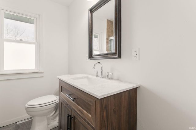 809 E Victoria Street, South Bend, IN 46614