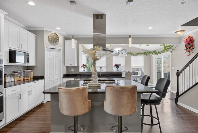 423 Labrador Ln, Jefferson Hills, PA 15025