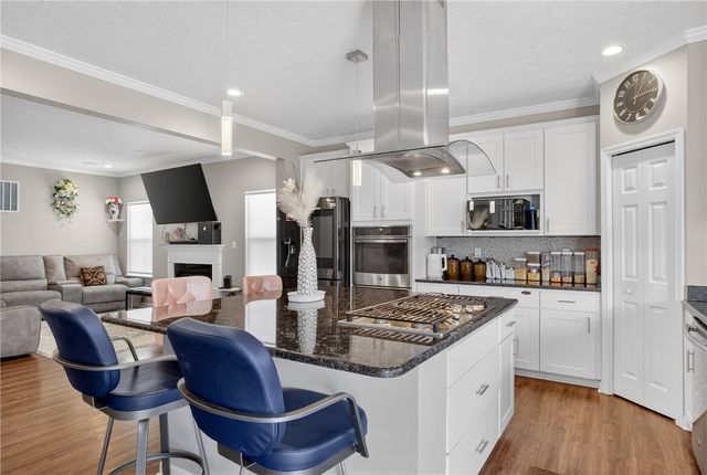 423 Labrador Ln, Jefferson Hills, PA 15025