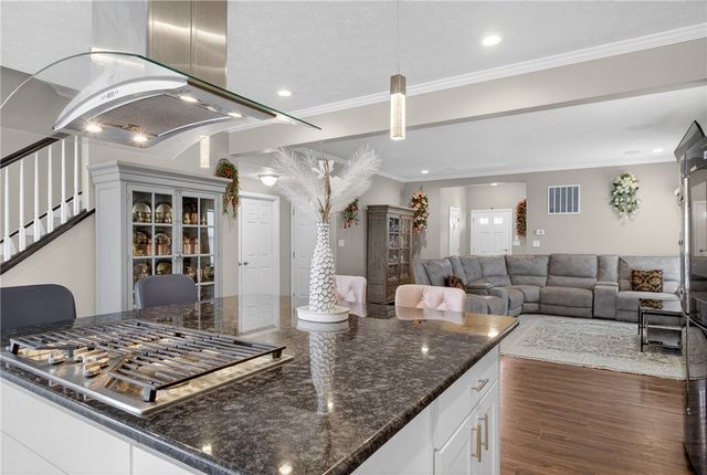 423 Labrador Ln, Jefferson Hills, PA 15025