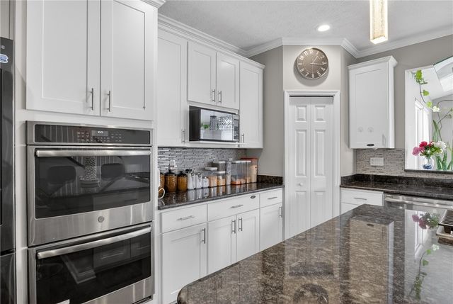 423 Labrador Ln, Jefferson Hills, PA 15025