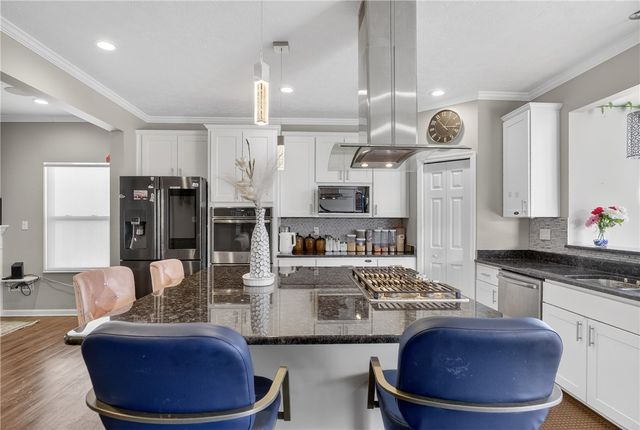 423 Labrador Ln, Jefferson Hills, PA 15025