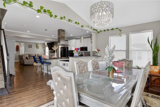 423 Labrador Ln, Jefferson Hills, PA 15025