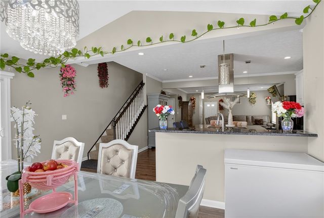 423 Labrador Ln, Jefferson Hills, PA 15025