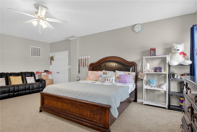 423 Labrador Ln, Jefferson Hills, PA 15025