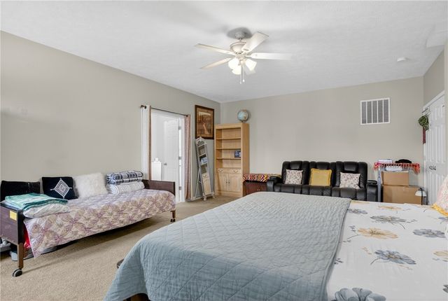 423 Labrador Ln, Jefferson Hills, PA 15025