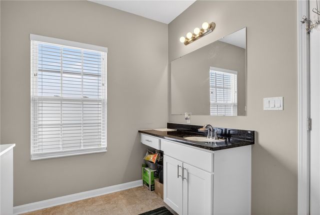 423 Labrador Ln, Jefferson Hills, PA 15025