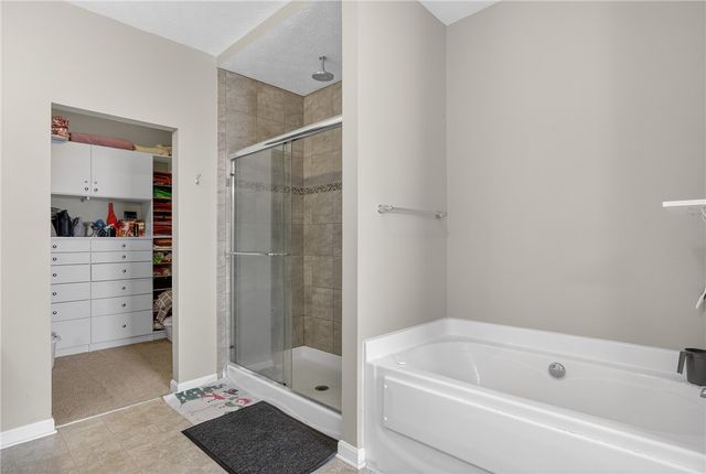 423 Labrador Ln, Jefferson Hills, PA 15025