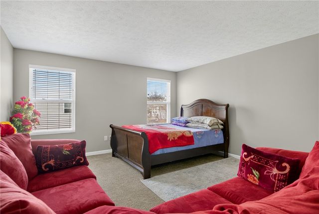 423 Labrador Ln, Jefferson Hills, PA 15025