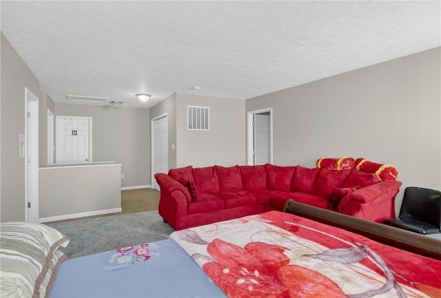 423 Labrador Ln, Jefferson Hills, PA 15025