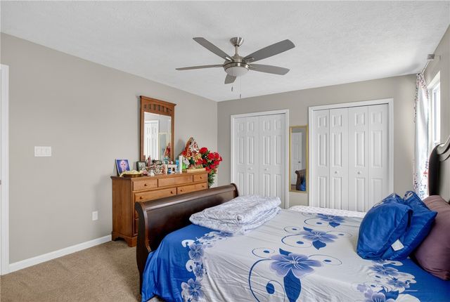 423 Labrador Ln, Jefferson Hills, PA 15025