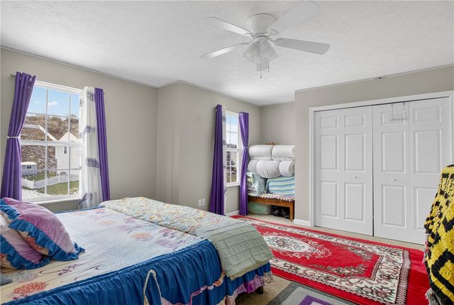 423 Labrador Ln, Jefferson Hills, PA 15025