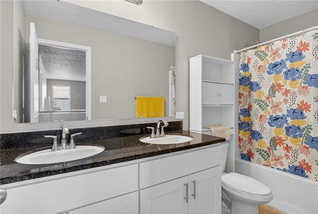 423 Labrador Ln, Jefferson Hills, PA 15025