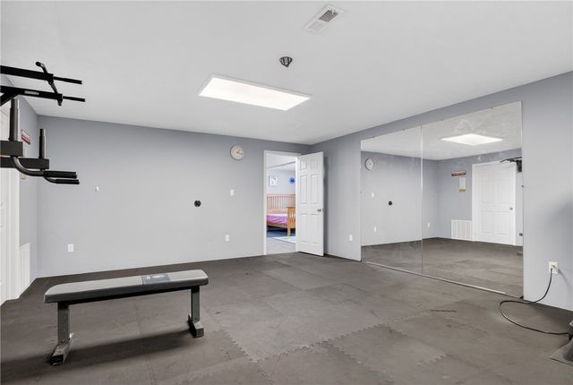 423 Labrador Ln, Jefferson Hills, PA 15025