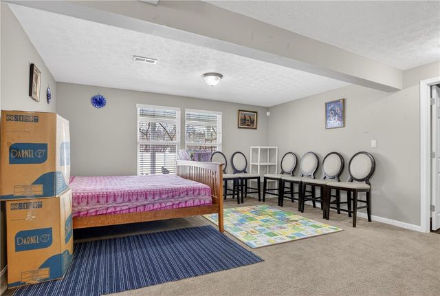 423 Labrador Ln, Jefferson Hills, PA 15025