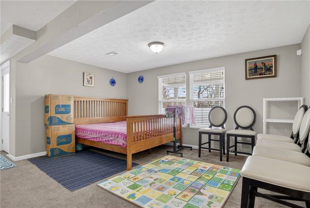 423 Labrador Ln, Jefferson Hills, PA 15025