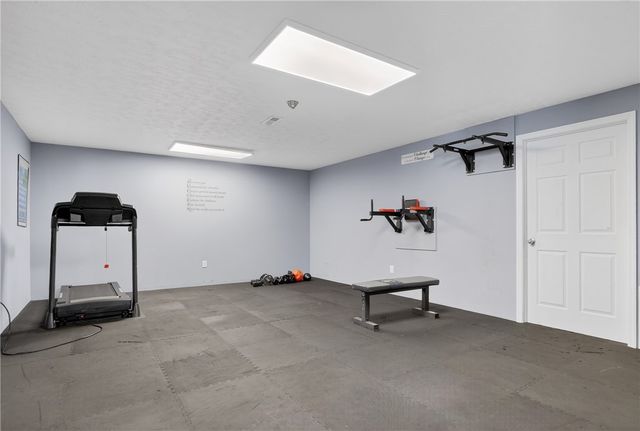 423 Labrador Ln, Jefferson Hills, PA 15025