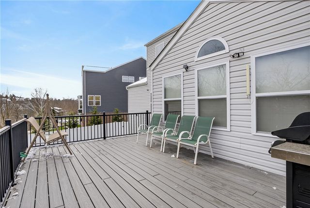 423 Labrador Ln, Jefferson Hills, PA 15025