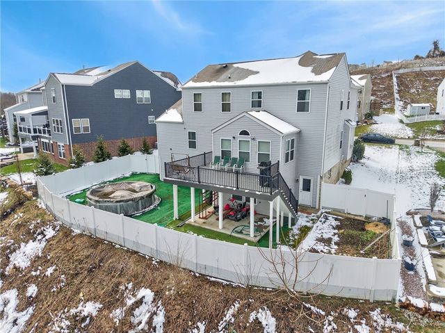 423 Labrador Ln, Jefferson Hills, PA 15025