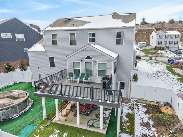 423 Labrador Ln, Jefferson Hills, PA 15025