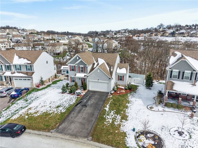 423 Labrador Ln, Jefferson Hills, PA 15025