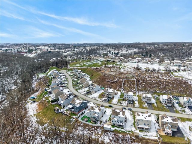 423 Labrador Ln, Jefferson Hills, PA 15025