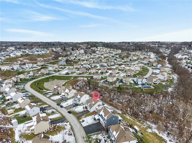 423 Labrador Ln, Jefferson Hills, PA 15025