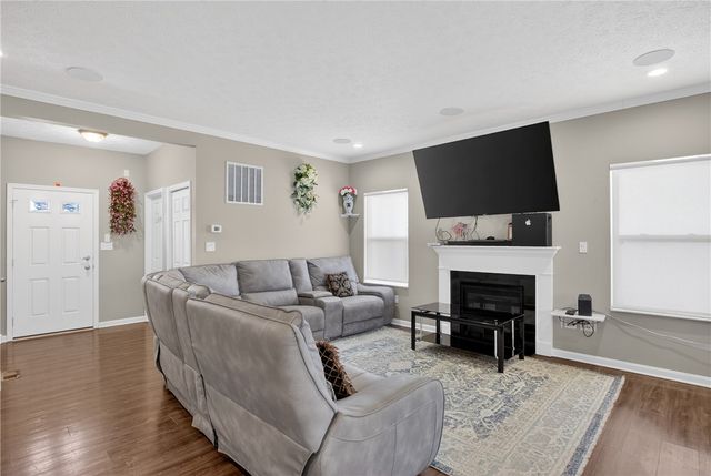 423 Labrador Ln, Jefferson Hills, PA 15025