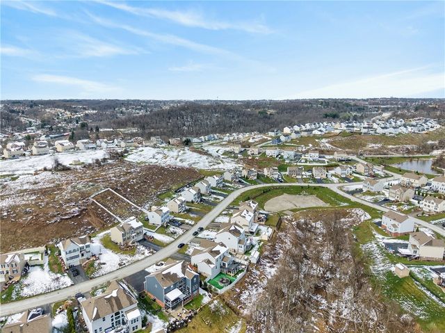 423 Labrador Ln, Jefferson Hills, PA 15025