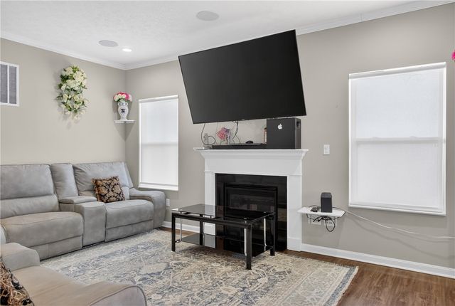 423 Labrador Ln, Jefferson Hills, PA 15025