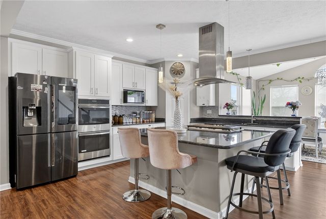 423 Labrador Ln, Jefferson Hills, PA 15025