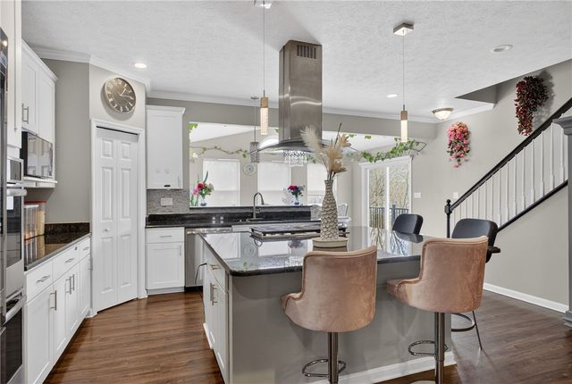 423 Labrador Ln, Jefferson Hills, PA 15025