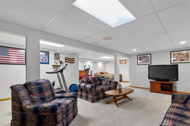 3905 Memory Lane, Waterloo, IA 50701