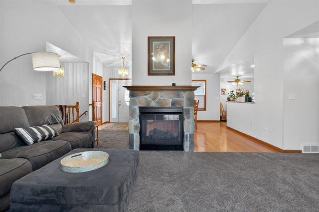 3905 Memory Lane, Waterloo, IA 50701