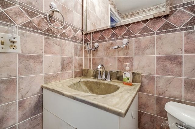 838 W Kemper Road, Forest Park, OH 45240