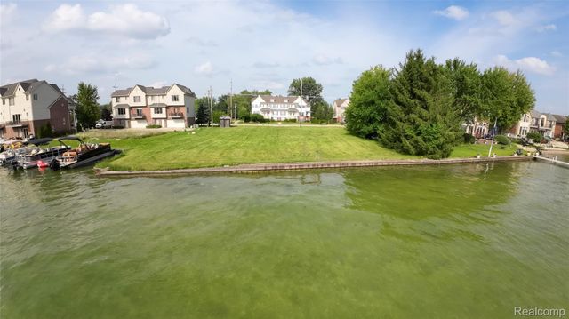 1540 Cass Lake Road, Keego Harbor, MI 48320